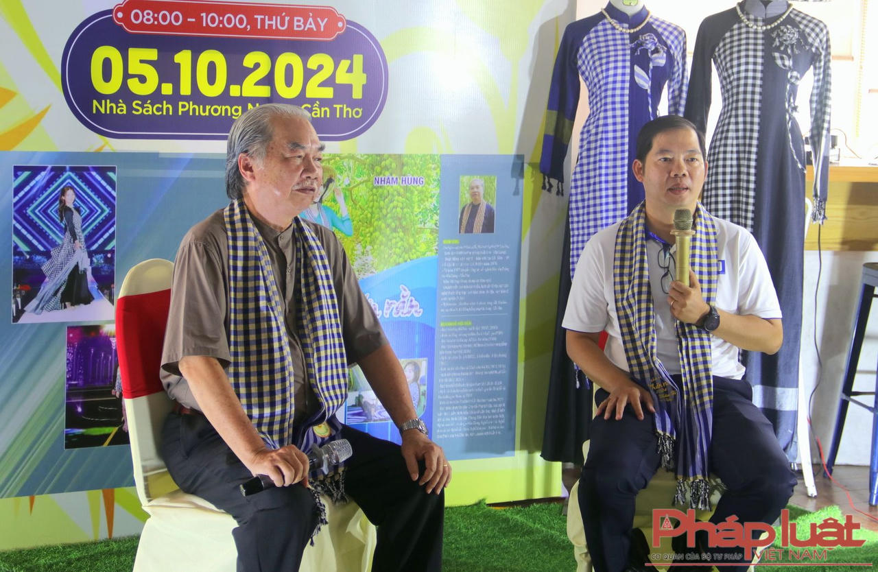 Ra mắt sách “Văn hóa khăn rằn” 