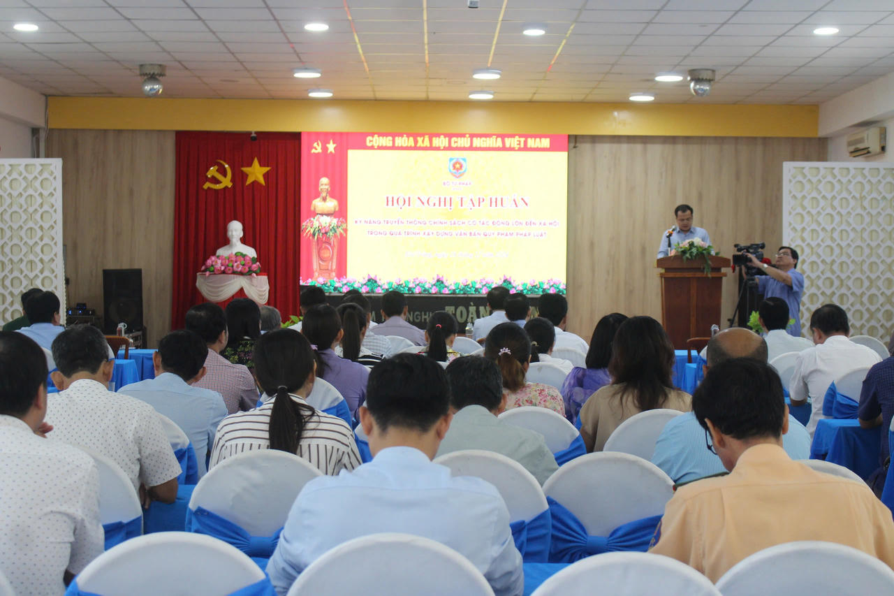 Tập huấn điểm về kỹ năng truyền thông dự thảo chính sách pháp luật cho 150 đại biểu tại Sóc Trăng