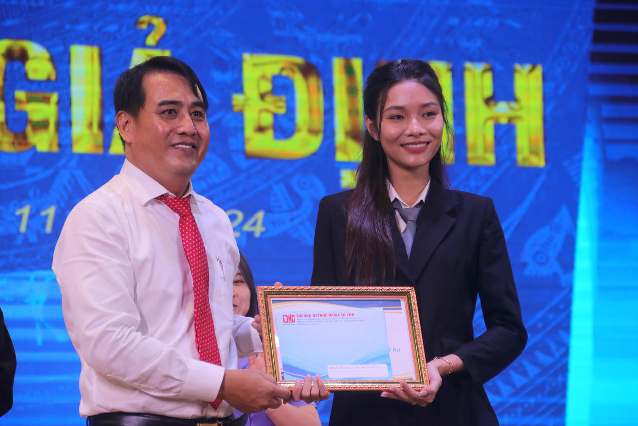 Tuyên truyền pháp luật cho sinh viên qua “Phiên tòa giả định” 