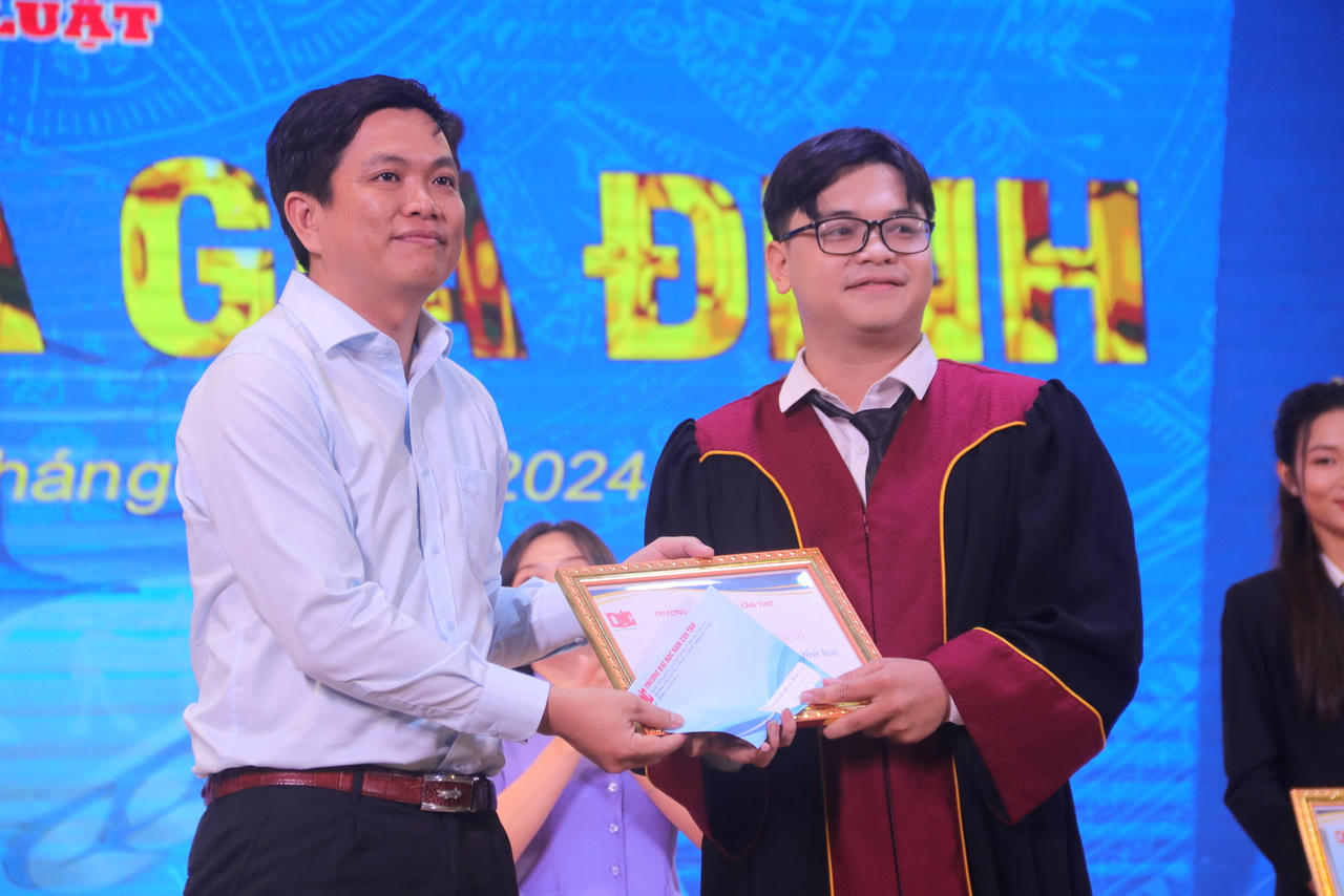 Tuyên truyền pháp luật cho sinh viên qua “Phiên tòa giả định” 