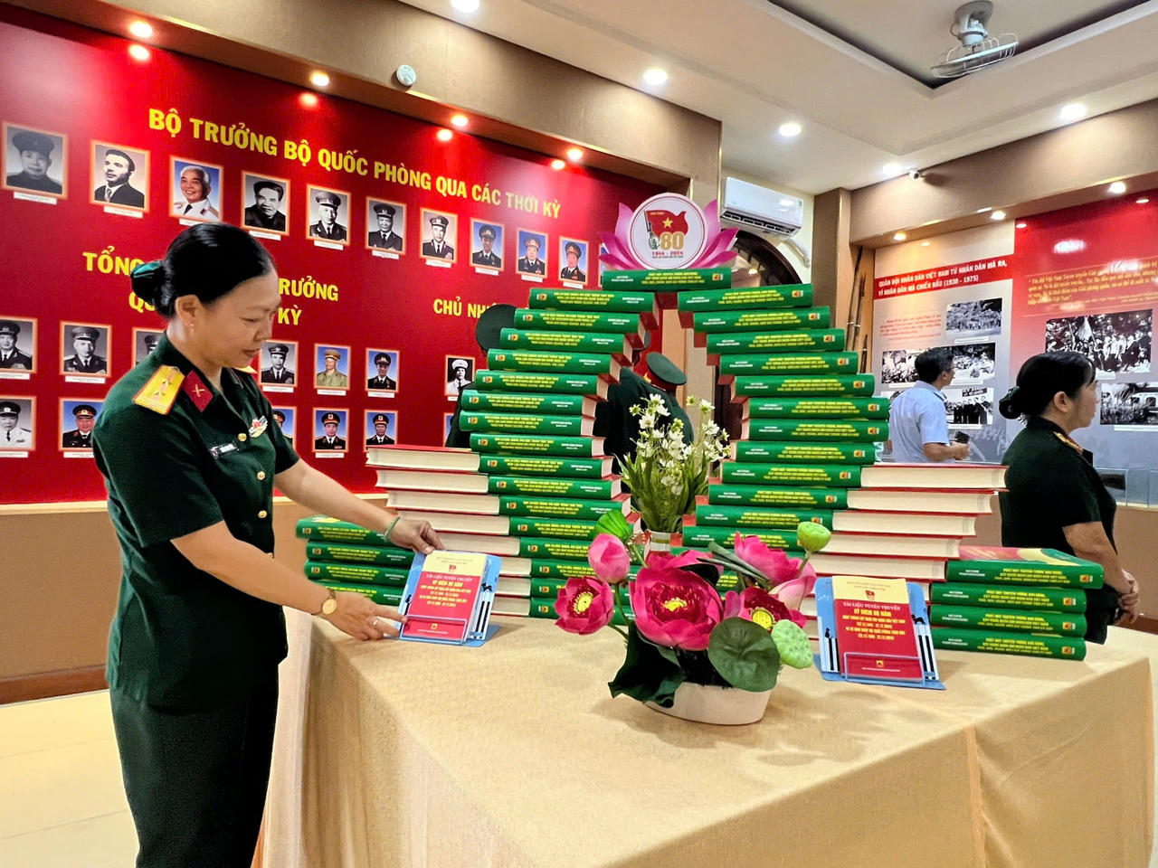 Triển lãm 'Quân với dân một ý chí'