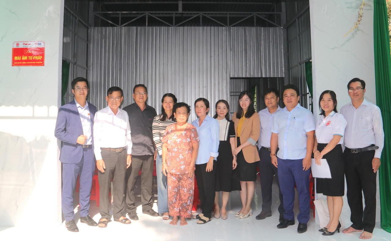 Báo Pháp luật Việt Nam trao tặng 'Mái ấm Tư pháp' ở Hậu Giang