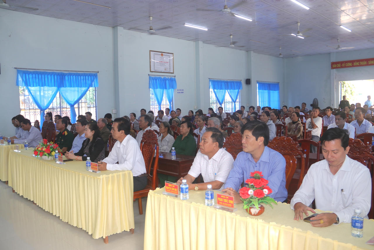 Bến Tre: Bàn giao 30 căn nhà 'Tình quân - dân' ở huyện Mỏ Cày Bắc