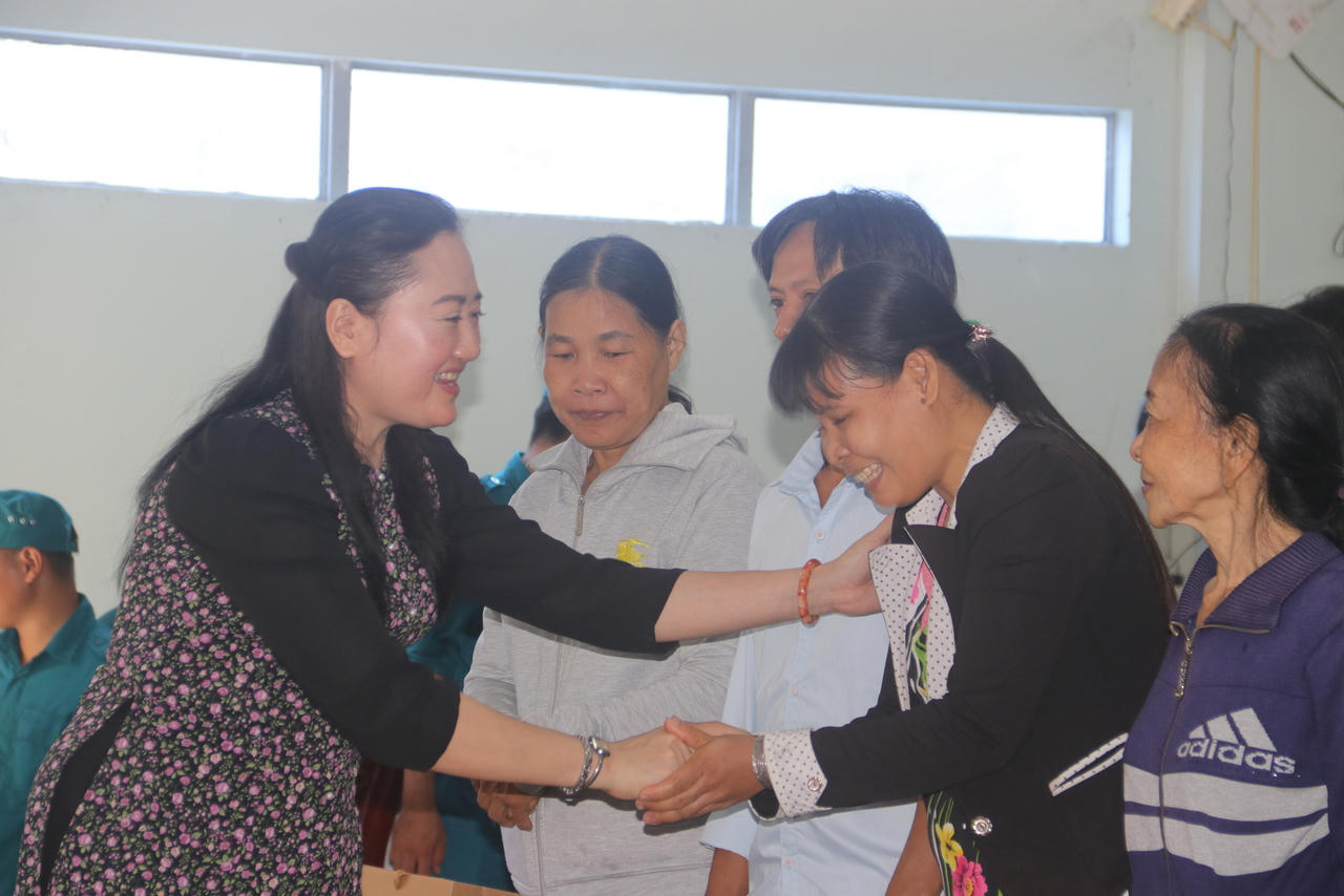 Bến Tre: Bàn giao 30 căn nhà 'Tình quân - dân' ở huyện Mỏ Cày Bắc