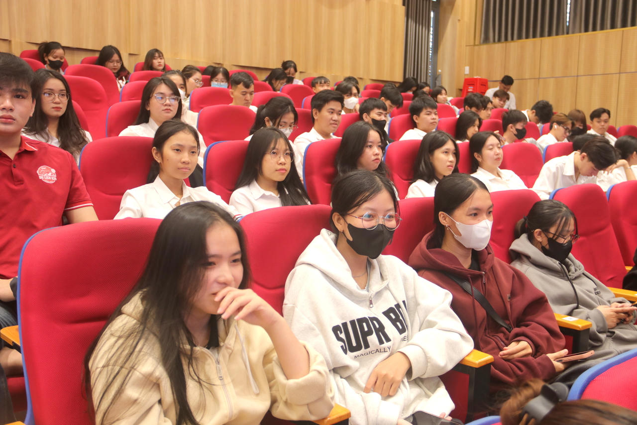 Khảo sát, kiểm định chất lượng thêm 3 chương trình đào tạo của Trường Đại học Cửu Long