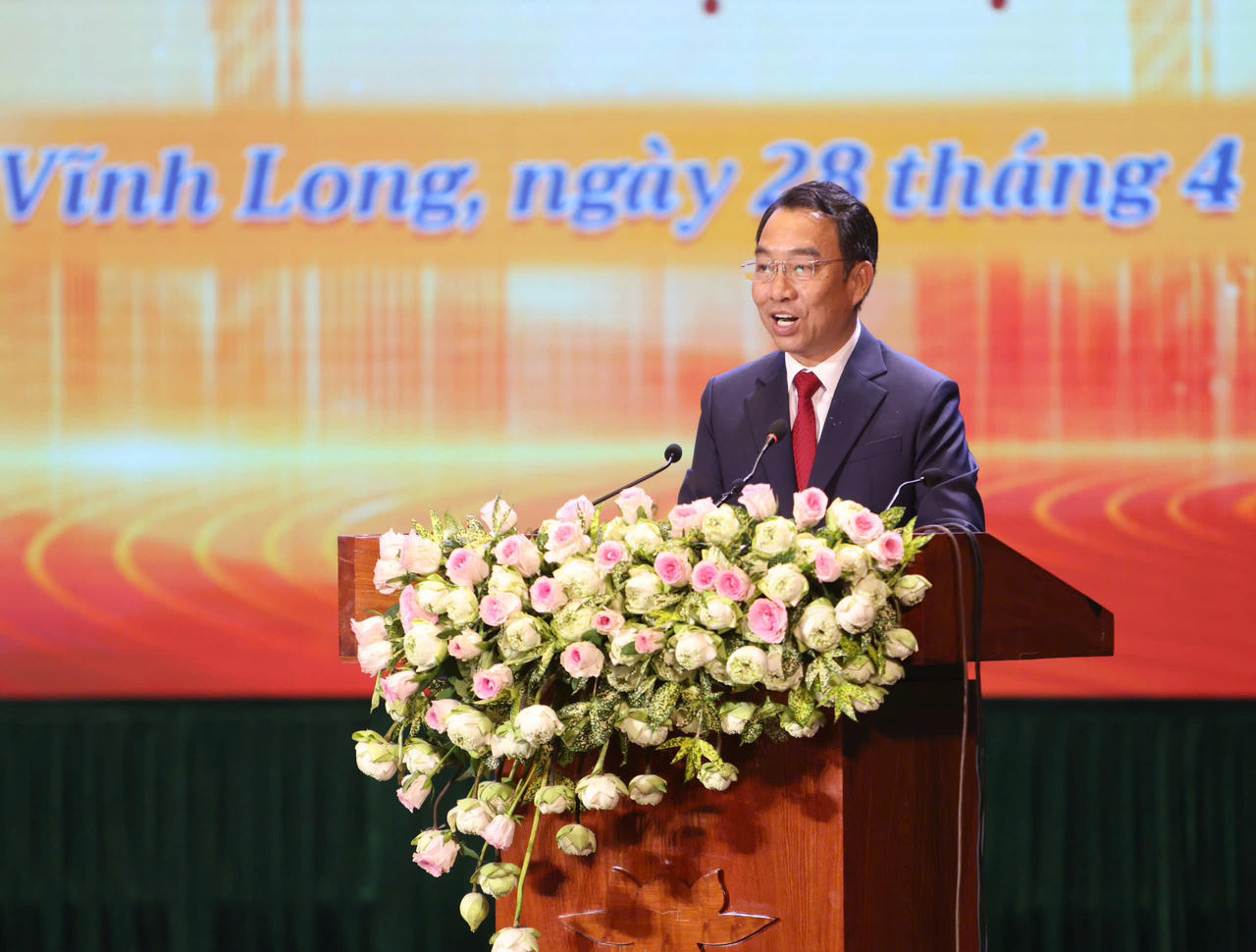 Vĩnh Long vinh dự đón nhận Huân chương Lao động hạng Nhất 