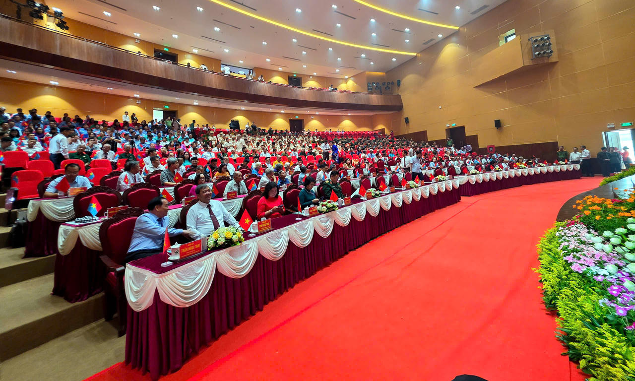 Vĩnh Long vinh dự đón nhận Huân chương Lao động hạng Nhất 