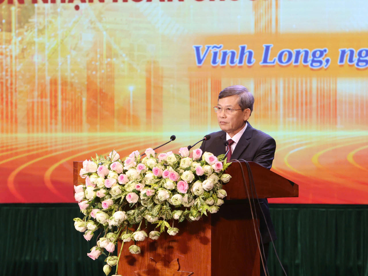 Vĩnh Long vinh dự đón nhận Huân chương Lao động hạng Nhất 