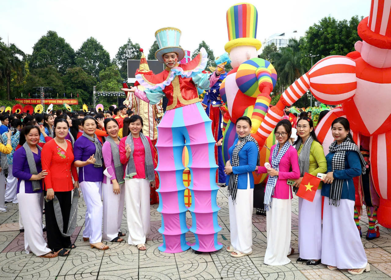 Đặc sắc lễ hội đường phố 'Vĩnh Long - Sắc màu hội tụ - Khát vọng vươn xa'