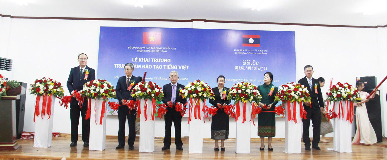 Trường Đại học Cửu Long tăng cường hợp tác đào tạo nguồn nhân lực cho nước CHDCND Lào 
