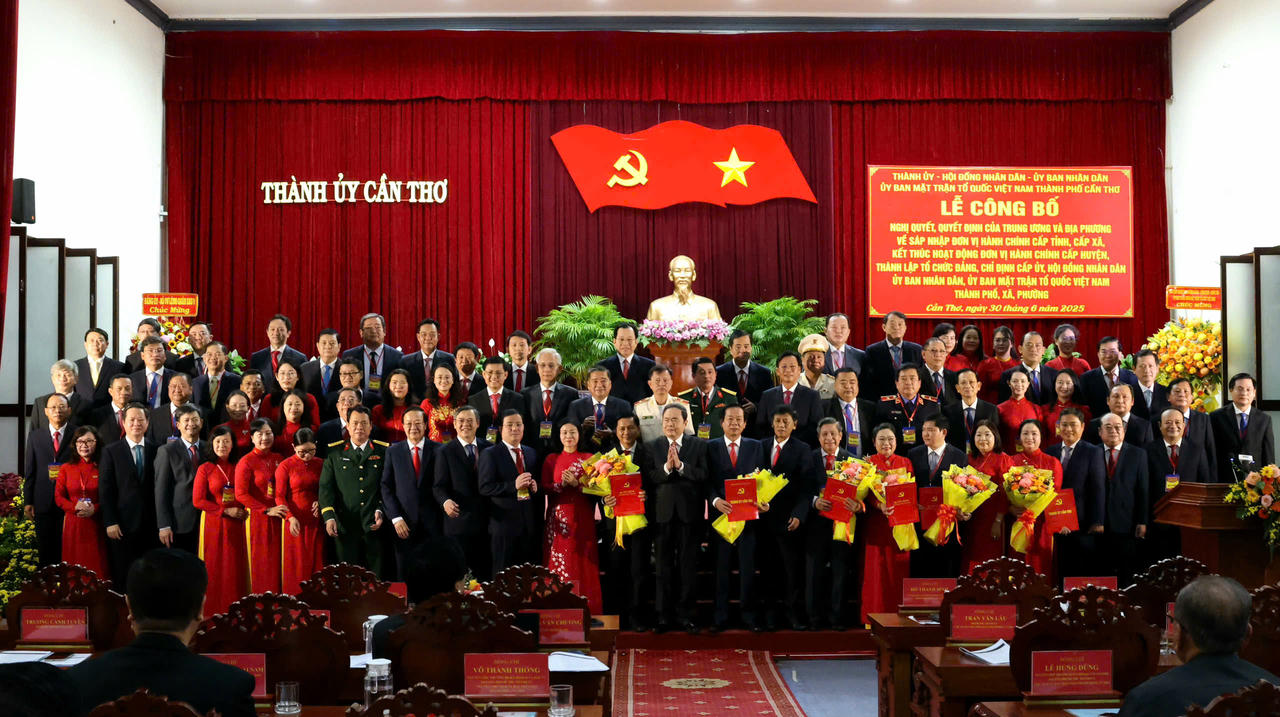 Chủ tịch Quốc hội Trần Thanh Mẫn dự Lễ công bố thành lập TP Cần Thơ mới 