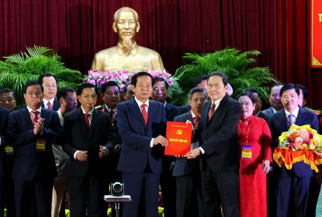 Chủ tịch Quốc hội Trần Thanh Mẫn dự Lễ công bố thành lập TP Cần Thơ mới 