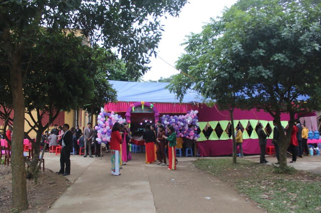  Phú Thọ: UBND xã "đóng cửa" cho Trưởng phòng Nội vụ tổ chức cưới con