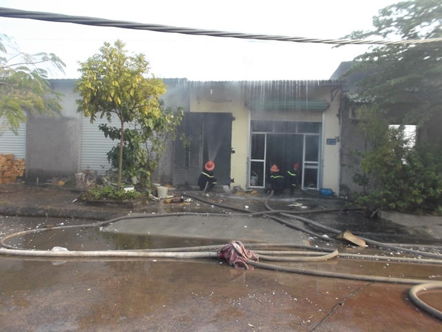 Hải Phòng: Cháy lớn ở xưởng nến