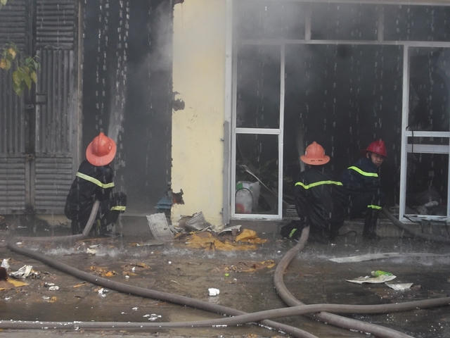 Hải Phòng: Cháy lớn ở xưởng nến