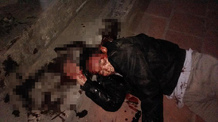 Đêm khuya cạy cửa hỏi mượn dao, hai người bị trọng thương