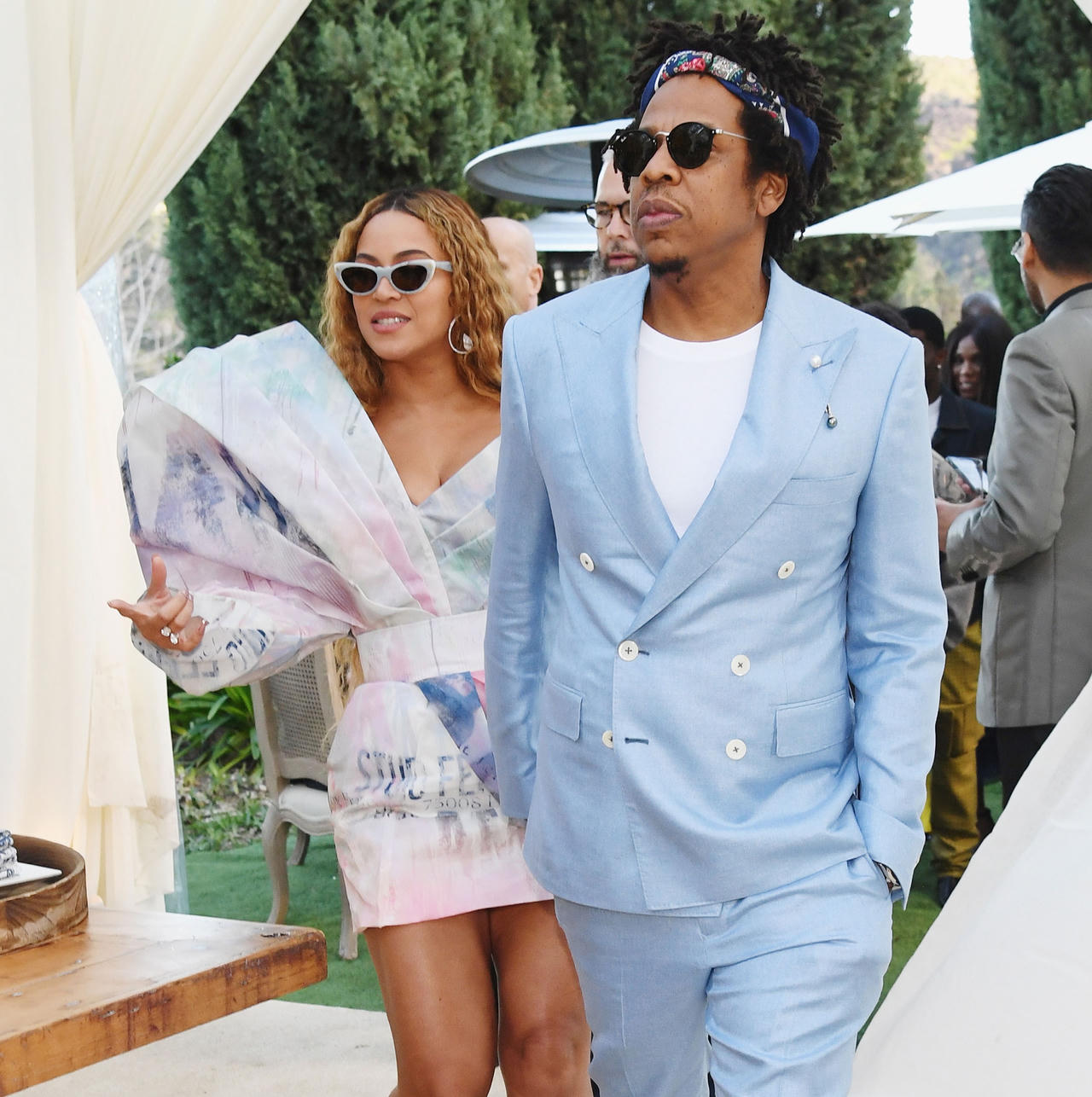 Beyoncé tình tứ bên chồng trong 'tuần trăng mật' thứ 11