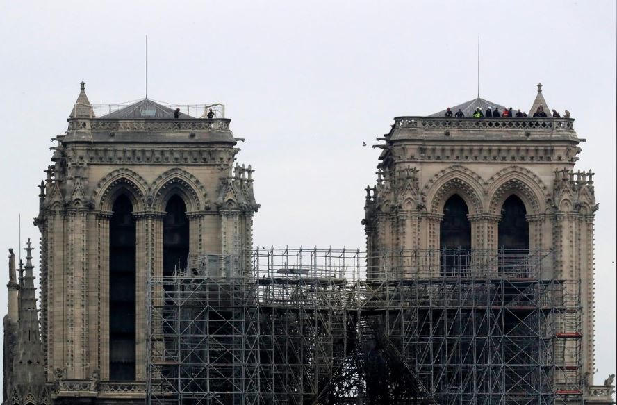 Hiện trường vụ cháy chấn động thế giới tại Nhà thờ Đức Bà Paris