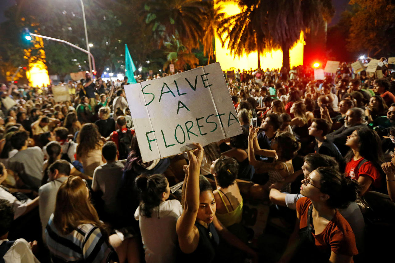 Nhói lòng cảnh Amazon nham nhở hoang tàn trong lửa dữ