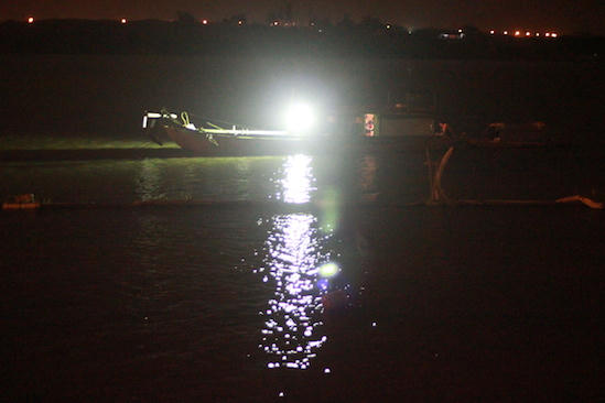 Tìm xác nạn nhân bị bác sĩ ném xuống sông trong đêm