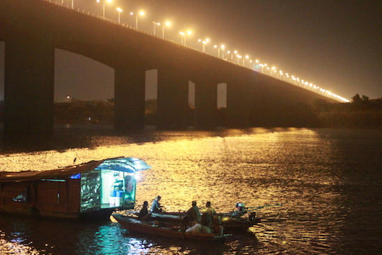 Tìm xác nạn nhân bị bác sĩ ném xuống sông trong đêm