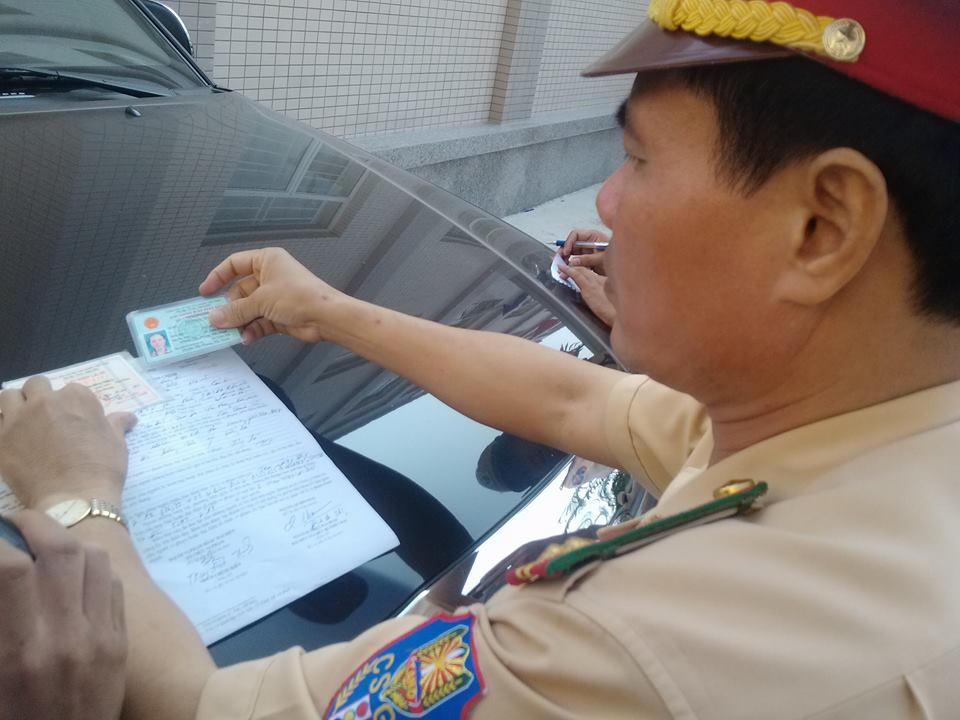 Bắt xe chở 1 tấn nội tạng bốc mùi khó chịu