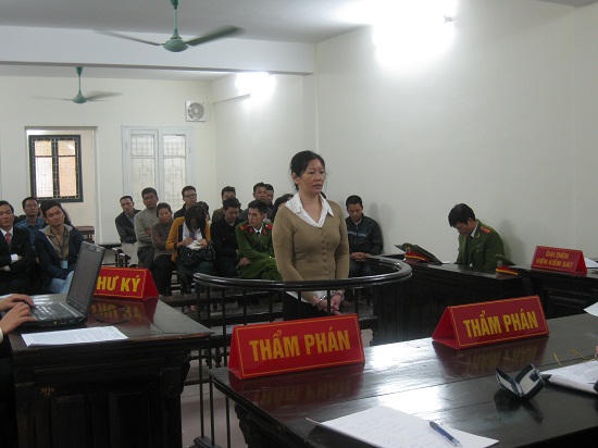 Em gái suýt giết anh do mâu thuẫn trong việc chuyển mộ bố?