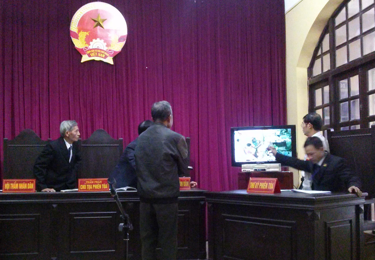 Nhân viên Vietinbank trả nhầm tiền, khách hàng lĩnh 9 tháng tù giam