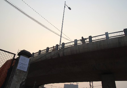 Thảm khốc: Đôi nam nữ bay qua thành cầu Vĩnh Tuy