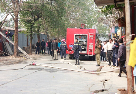 Kho hàng mỹ phẩm phát hỏa giữa thủ đô