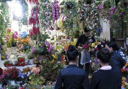 Chợ hoa phố cổ, đi chợ không chỉ để mua hoa