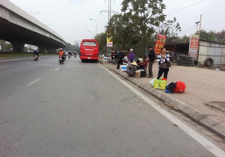 Muôn kiểu về quê sát ngày Tết.