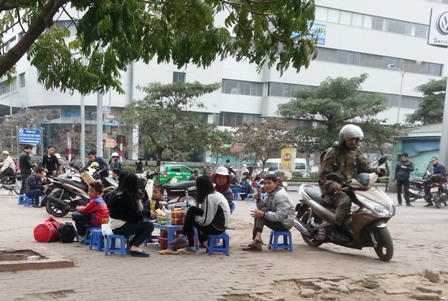 Muôn kiểu về quê sát ngày Tết.