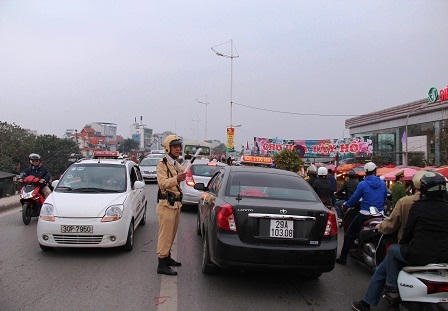 Rừng người đi chợ hoa Tây Hồ sắm Tết