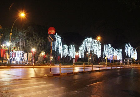 Thủ Đô rực rỡ đèn hoa đón Tết