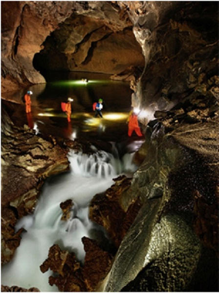 Thái tử Abu Dhabi mê mẩn trước cảnh hang động Sơn Đoòng