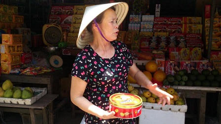 Ngang nhiên đi xe hơi đến nhà dân ăn trộm