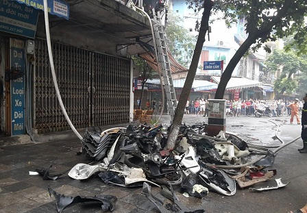 Bùng phát đám cháy trên phố Phủ Doãn