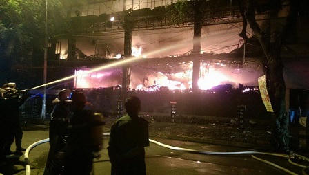 Hà Nội: Bà hỏa thiêu rụi Luxury Bar 