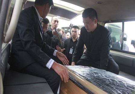 Bàn giao di cốt 3 mẹ con người Việt trong vụ rơi máy bay MH17