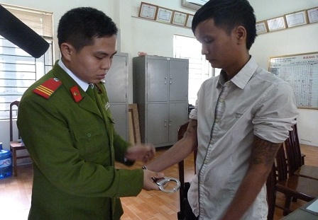 Án mạng vì “nhìn đểu” trên bàn rượu