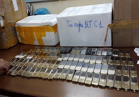 Thu giữ lô điện thoại lậu hơn 200 triệu đồng