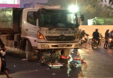 Xe chở chất thải cán bé gái 12 tuổi tử vong