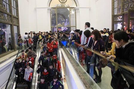 Không khí người dân Hà Nội đón Giáng sinh