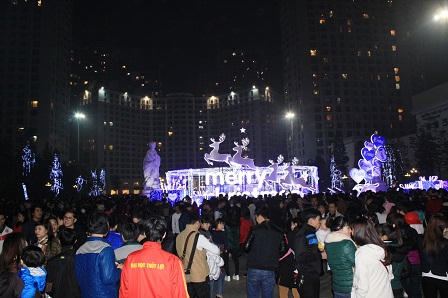 Không khí người dân Hà Nội đón Giáng sinh