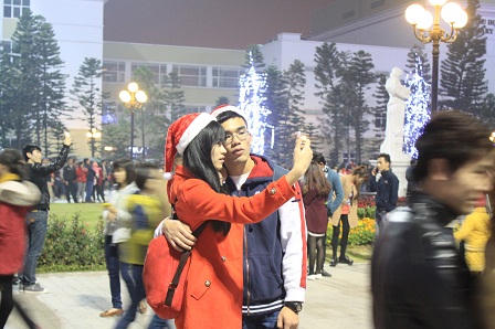 Không khí người dân Hà Nội đón Giáng sinh