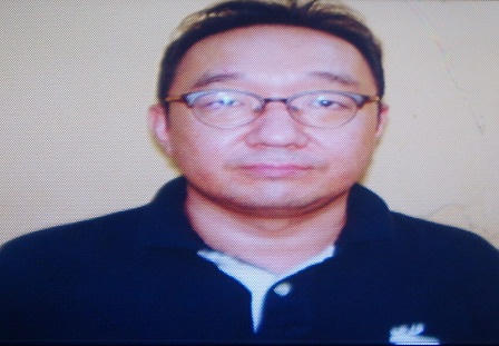 Đến ăn tiệc mời, trộm ví tiền ra đếm dưới... camera