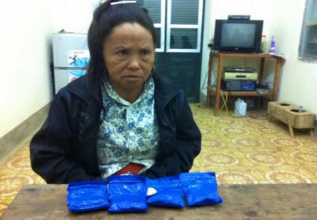 Bắt nóng ba đối tượng mang ma túy qua biên giới