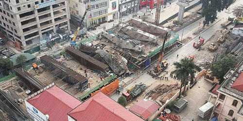 Hãi hùng: Người Hà Nội chui qua “cửa miệng tử thần“