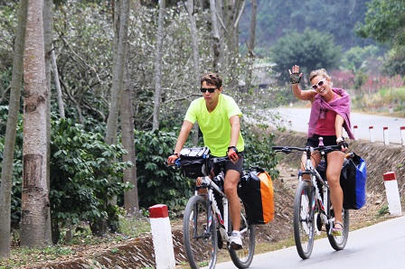 “Lạc bước trong rừng hoa Tây Bắc“